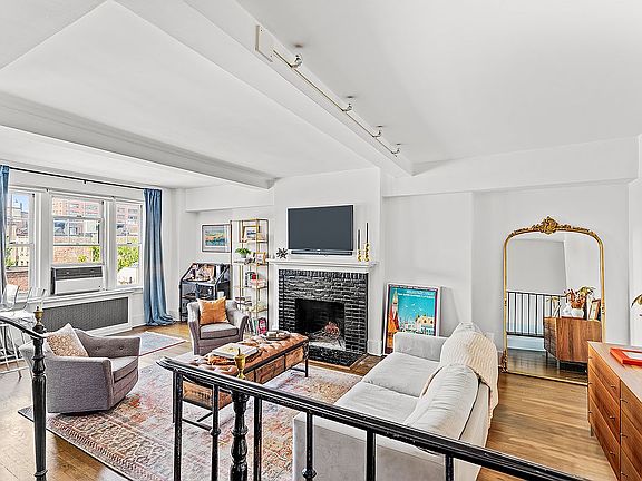 2nd image of 45 Christopher St APT 6G