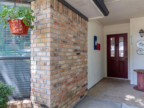 5th image of 213 Mesquite St