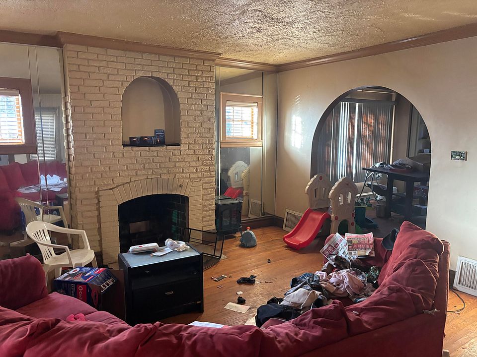 2nd image of 740 Hayes St