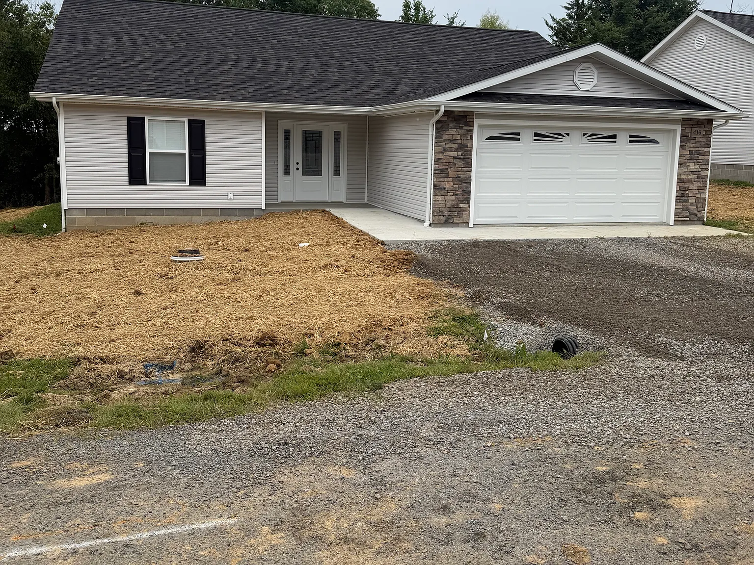 3 bed, 1558 sqft, $1,700 — Photo 1