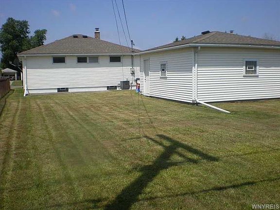 3rd image of 19 Laura Ct