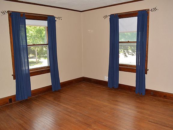 Large Bedroom (east)