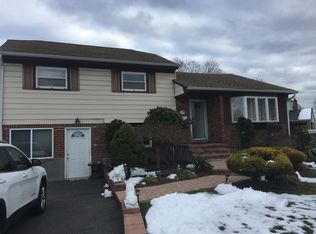 226 Floral Ave, Plainview, NY 11803