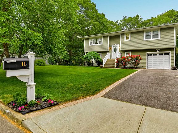 2nd image of 11 Central Woods Ln