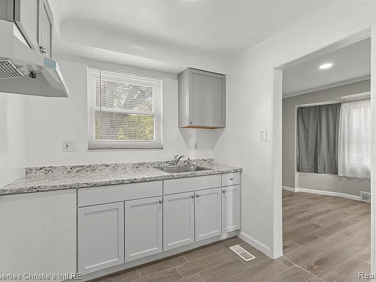 10838 Nottingham Rd — Photo 12