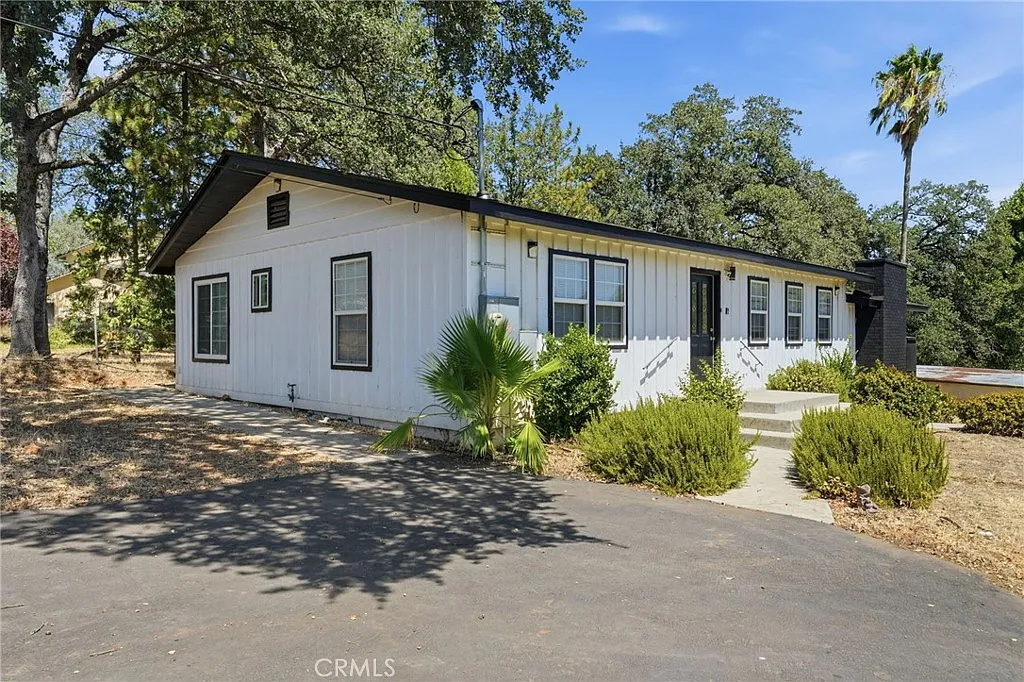 3 bed, 1672 sqft, $2,400 — Photo 1