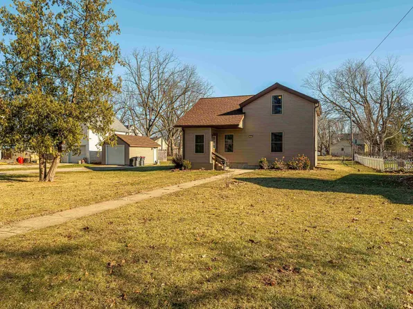 322 S Madison St, Evansville, WI 53536