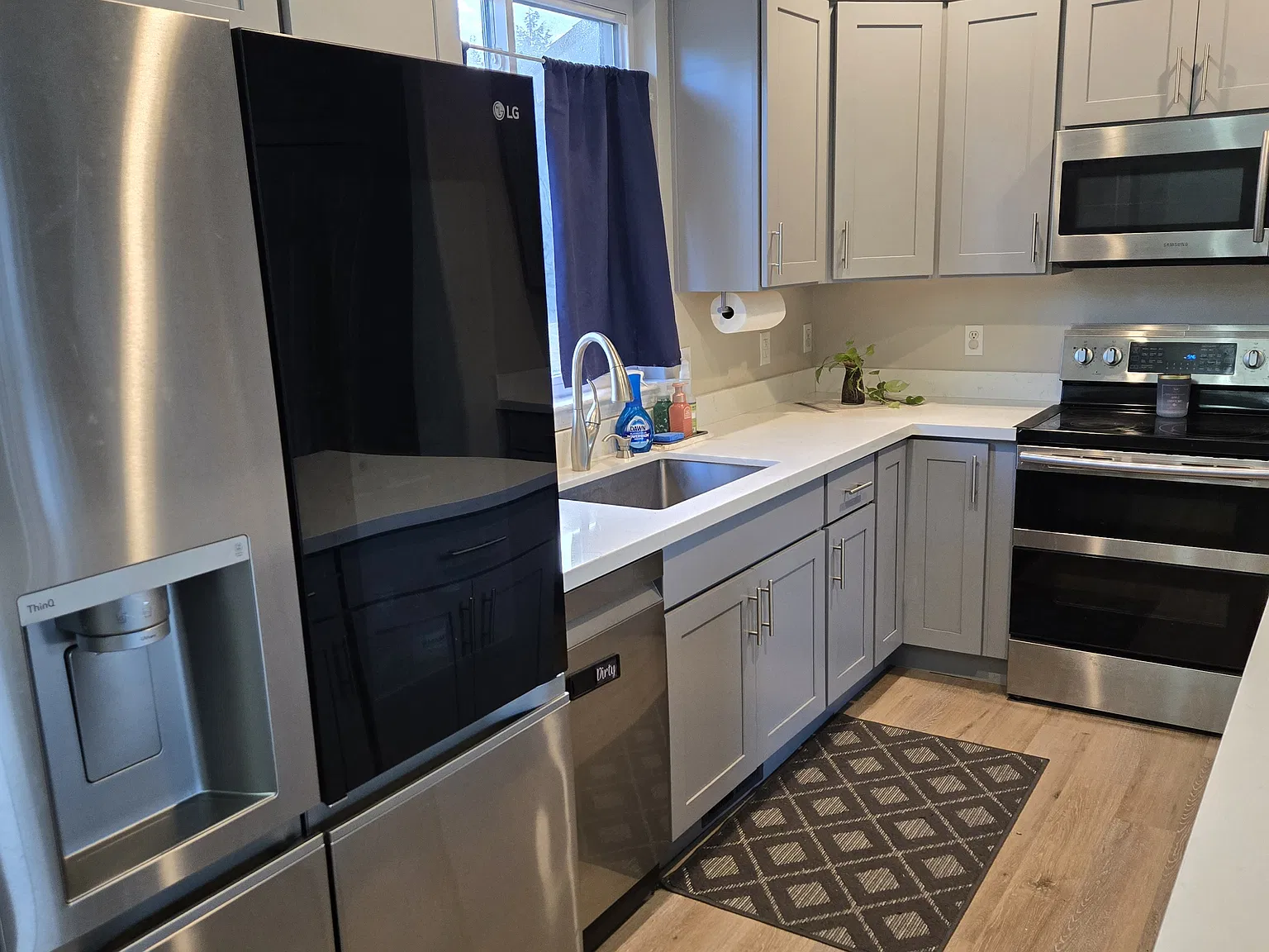 3 bed, 2.5 bath, 1505 sqft, $3,200 — Photo 3