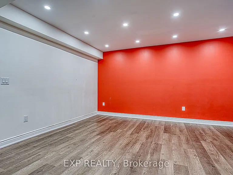 15 Riley Ave — Photo 4