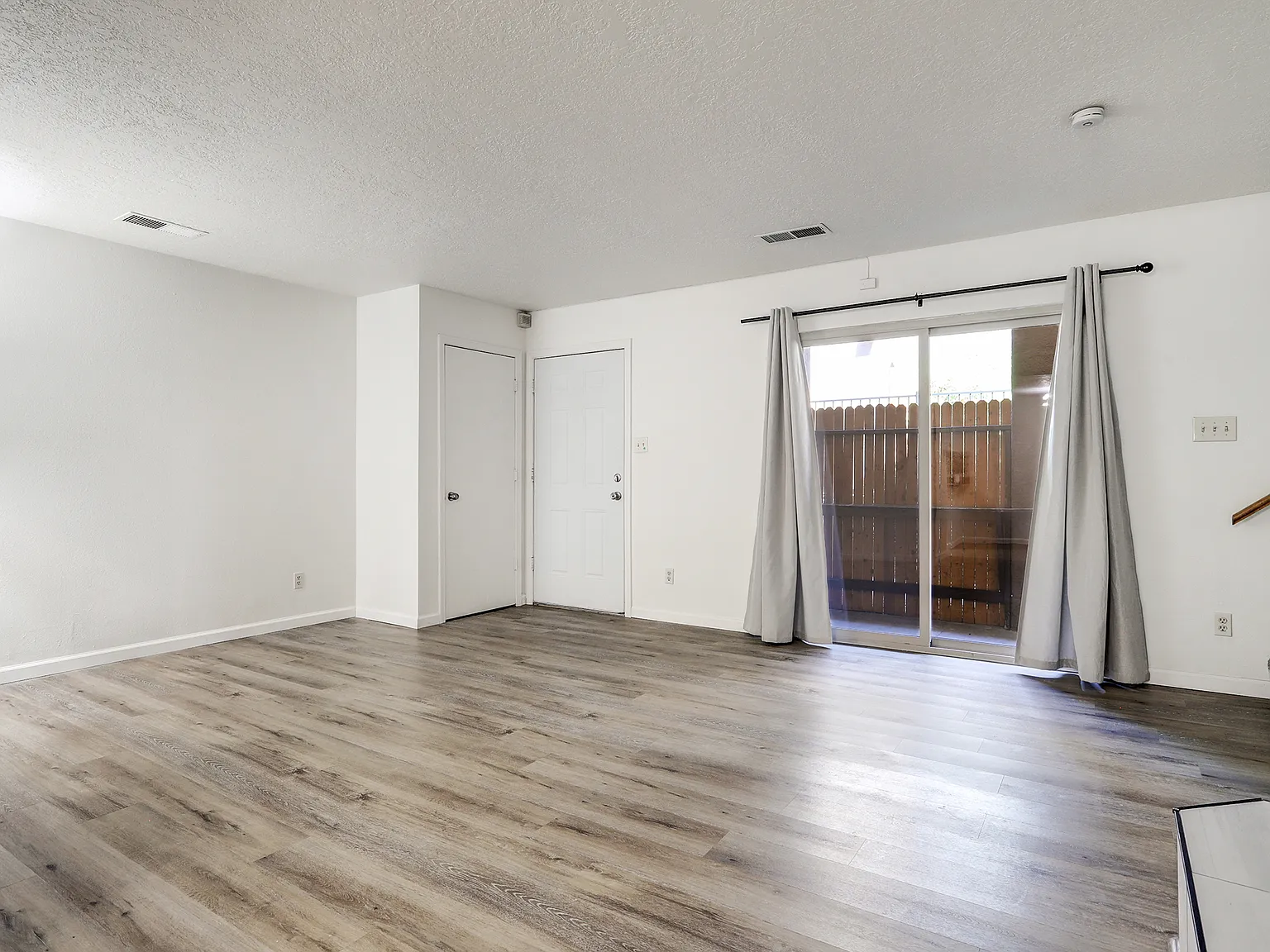 3 bed, 2.5 bath, 1300 sqft, $1,950 — Photo 4