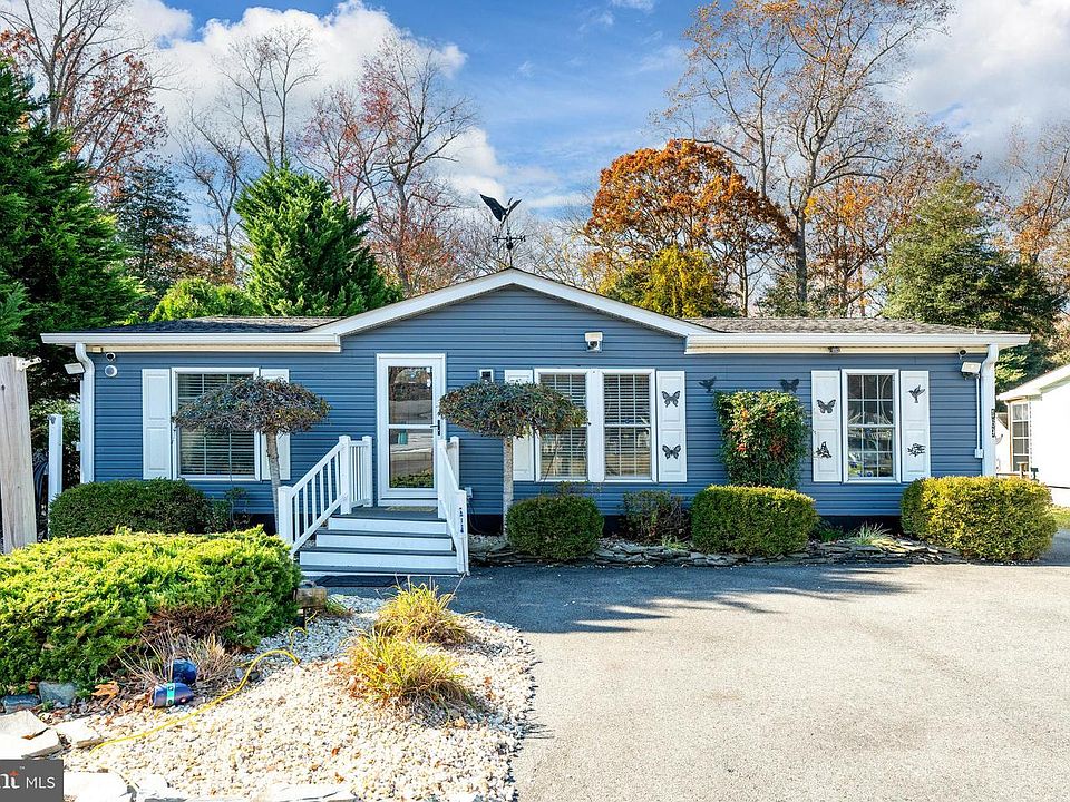 1st image of 169 White Pine Dr