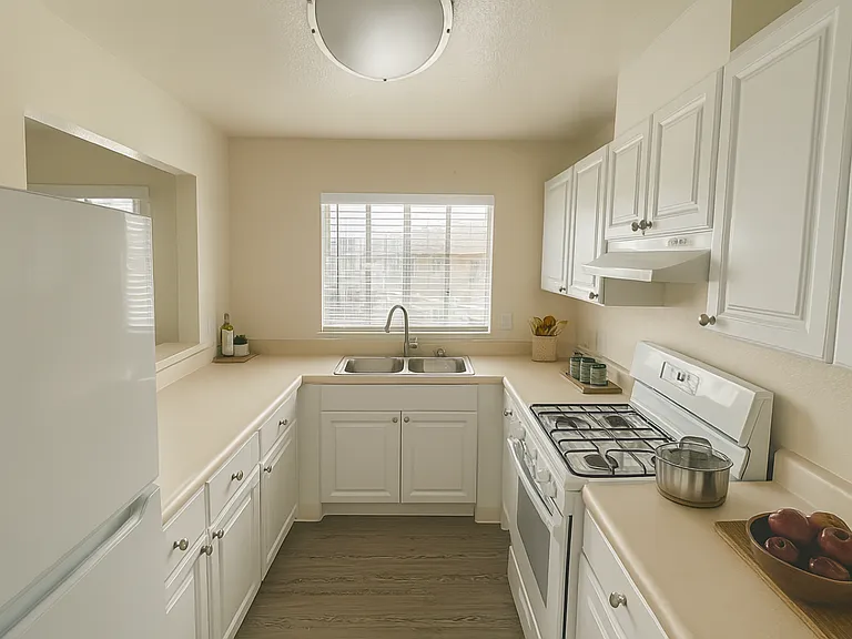 Glenn Manor — Photo 12