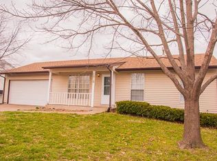 1329 Half Moon Dr, O'Fallon, MO