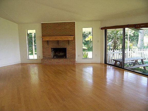 3rd image of 1516 Lakeview Dr