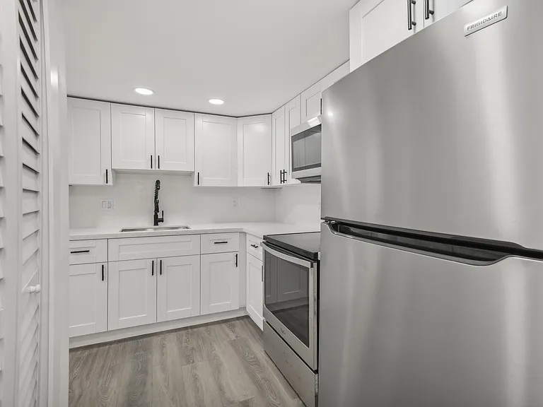 3704 Broadway #206 — Photo 2