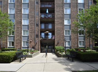 825 Pearson St APT 3B, Des Plaines, IL 60016