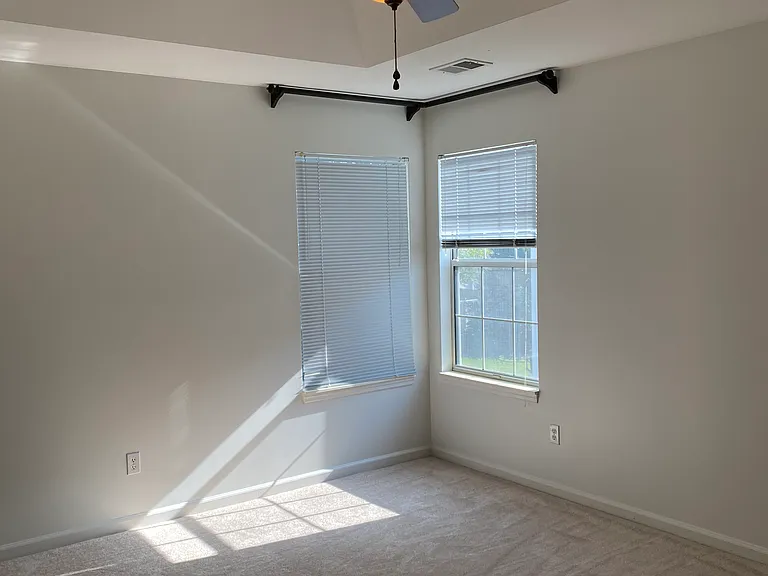 2054 Belmont Cir — Photo 7