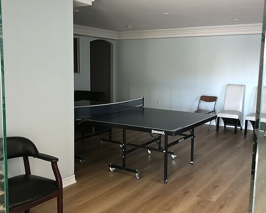 3rd image of 4733 Elmwood Ave #203