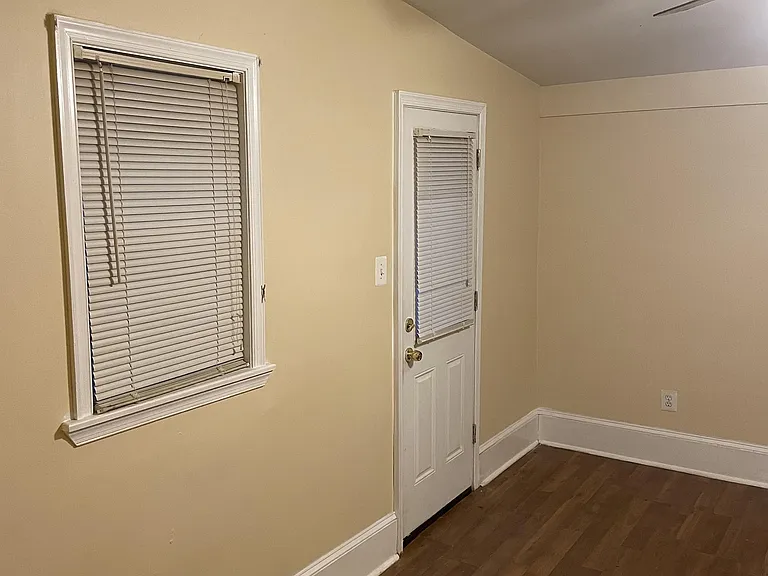 1241 E Palmer St — Photo 6