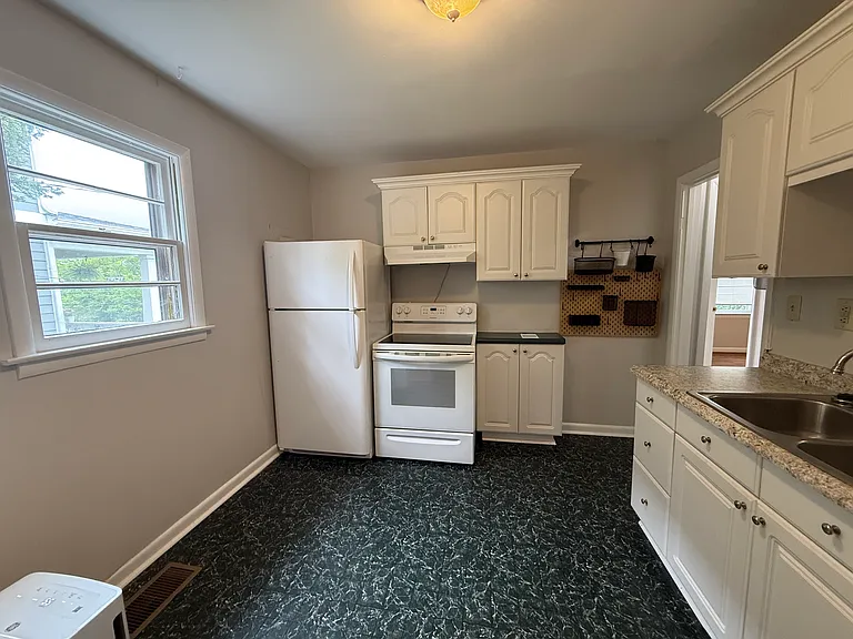 3407 Elkins Ave — Photo 8