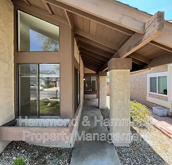 21812 Vintage St — Photo 4