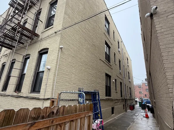 2319 Avenue Z image 3 of 7