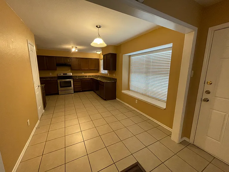 608 Coolwood Ln — Photo 5