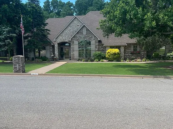 2404 Sunup Dr, Clinton, OK 73601