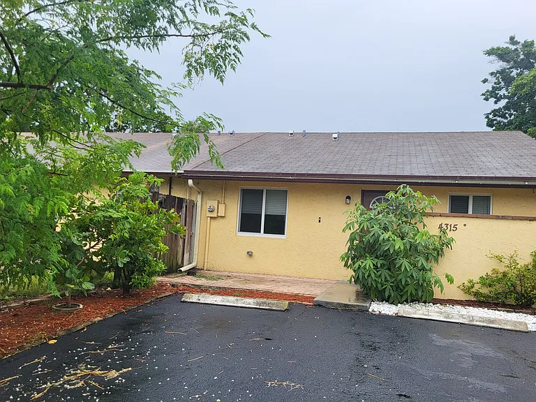 4315 NW 6th Ave — Photo 1