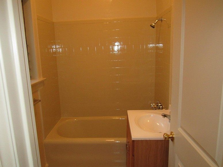 2nd image of 507 Loma Dr APT 110