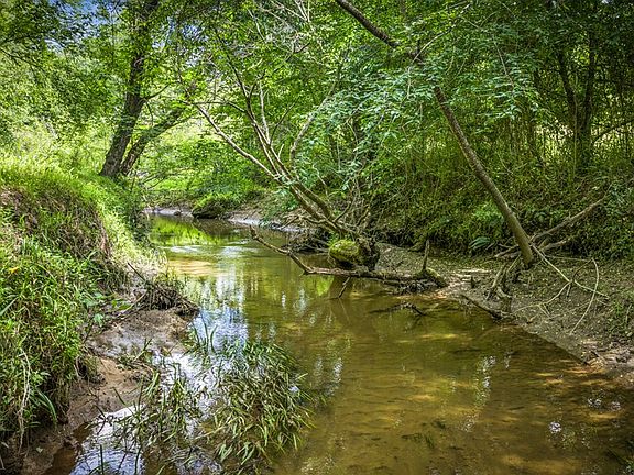 2nd image of 421 Twin Creeks