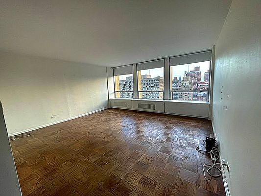 3rd image of 300 E 33rd St APT 20P
