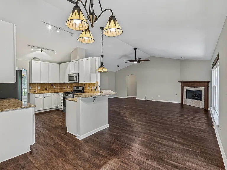 6326 Glasgow Dr — Photo 18