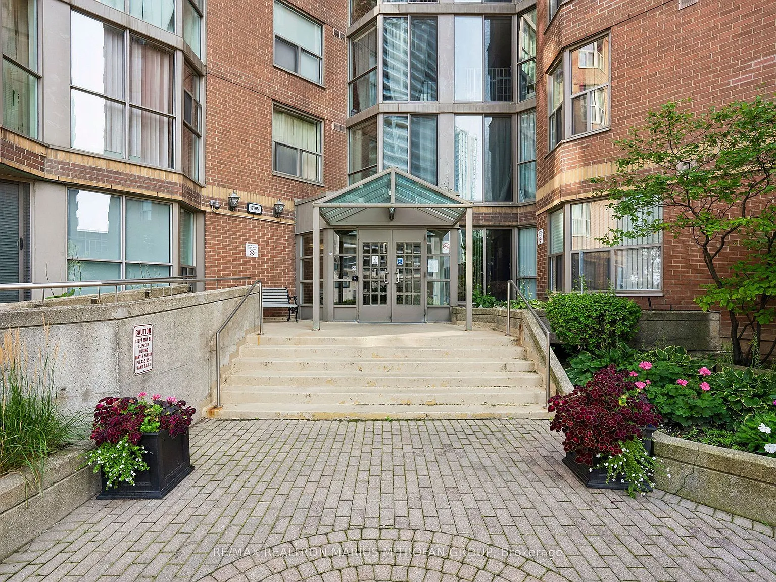 4 bed, $2,650 — Photo 2
