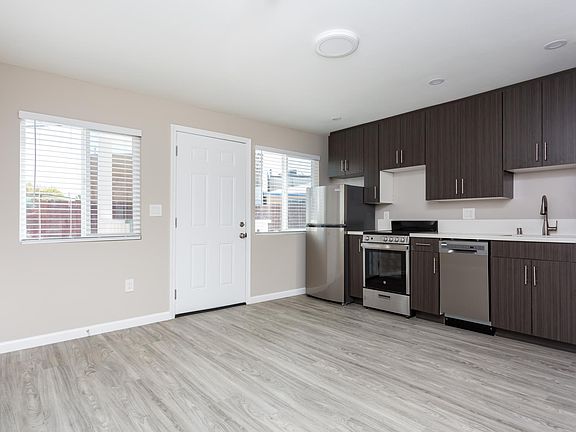 2nd image of 821 W Palm Ave #821
