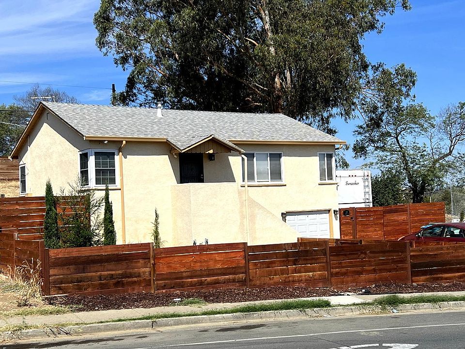 2nd image of 131 Laurel St