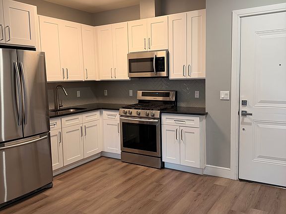 3rd image of 4201 Bergen Tpke Unit 2C