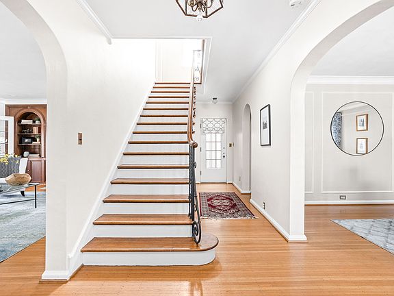 5th image of 47 E 52nd St