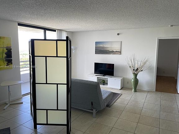4th image of 3300 NE 191st St APT 1810