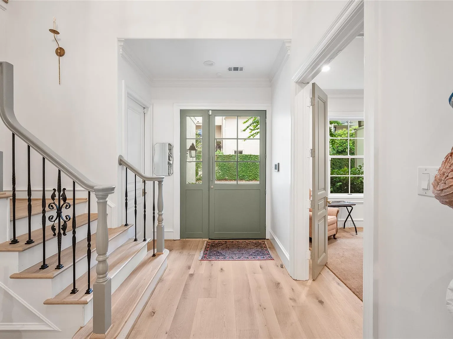 3 bed, 4.5 bath, 4114 sqft, $11,500 — Photo 3