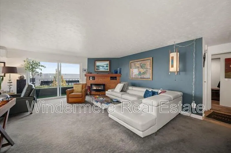 2 bed, 2.0 bath, 1096 sqft, $1,700 — Photo 4
