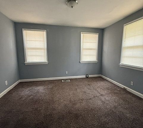 4th image of 2146 Winona Ave