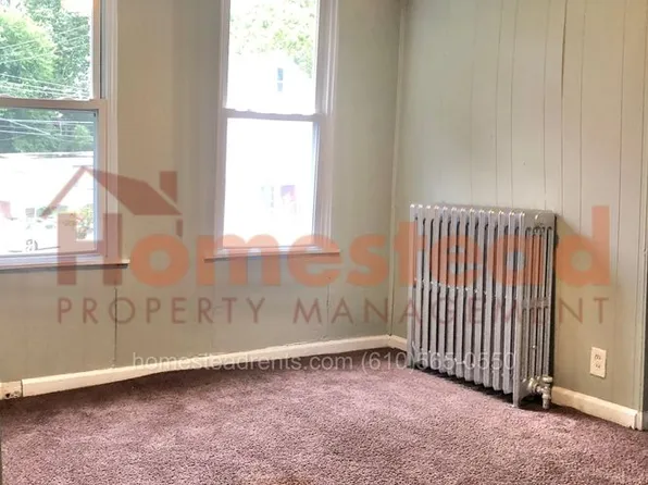 942 Maple Ter, Darby, PA 19023