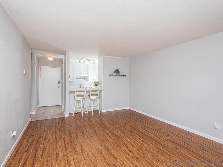 1645 Emerald St #1L — Photo 40
