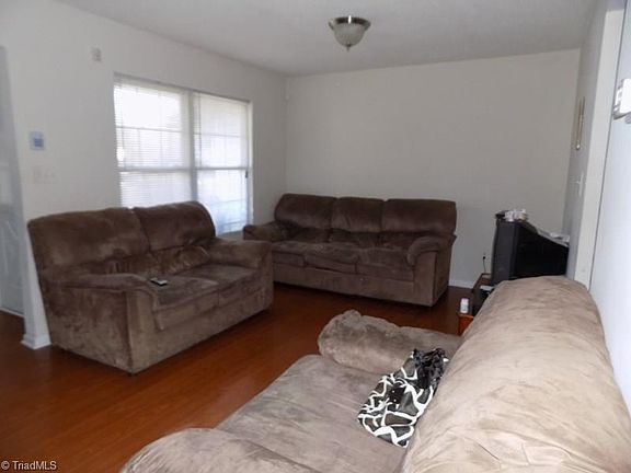 2nd image of 3318 Beck St