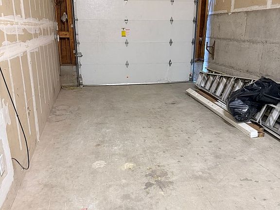 4th image of 403 Maple Ave Suite B