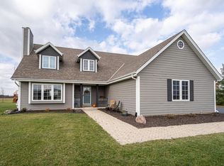 W330S8355 Isabelle Dr, Mukwonago, WI 53149