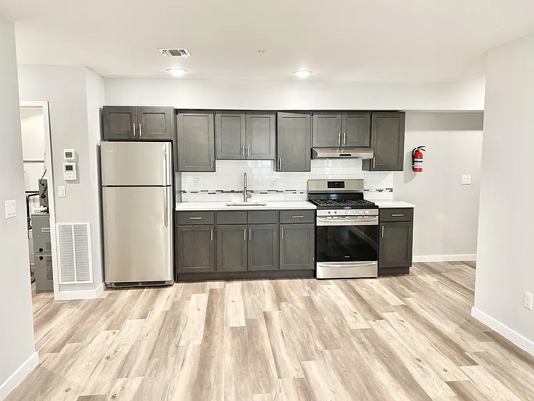 77 Park Ave — Photo 10