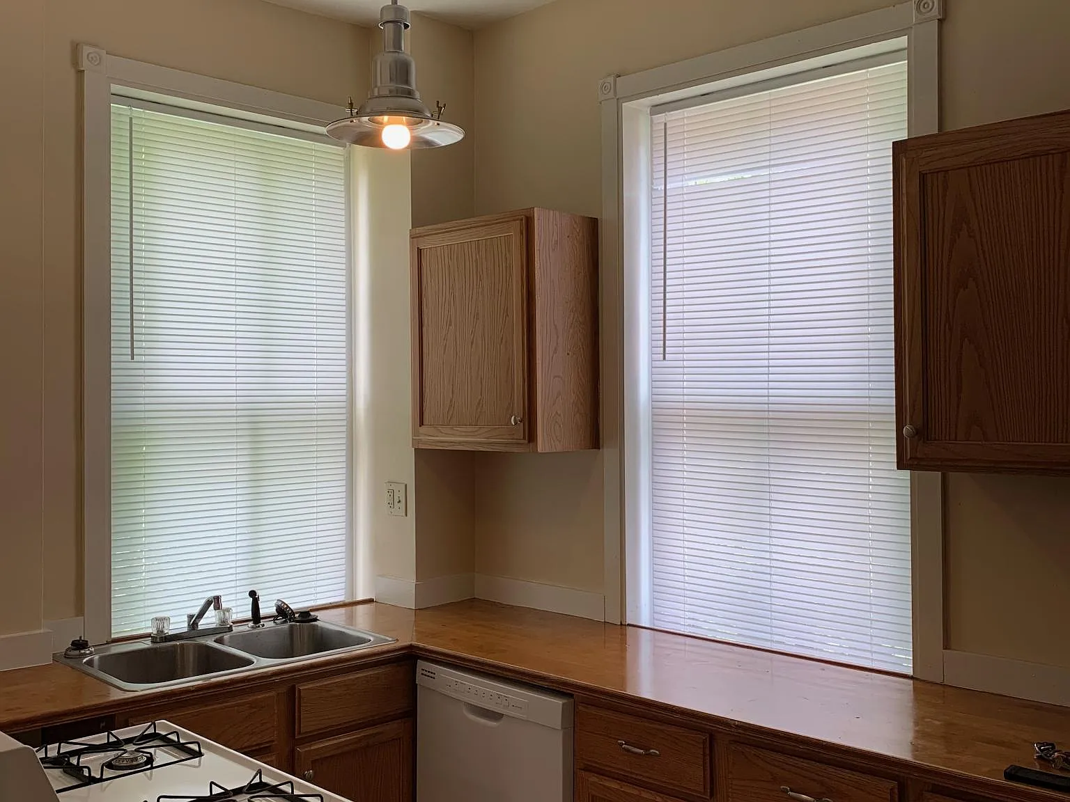 4 bed, 924 sqft, $3,000 — Photo 2