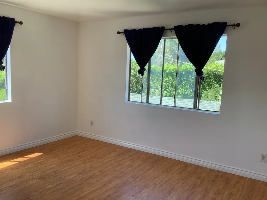 3 bed, 1000 sqft, $2,800 — Photo 3